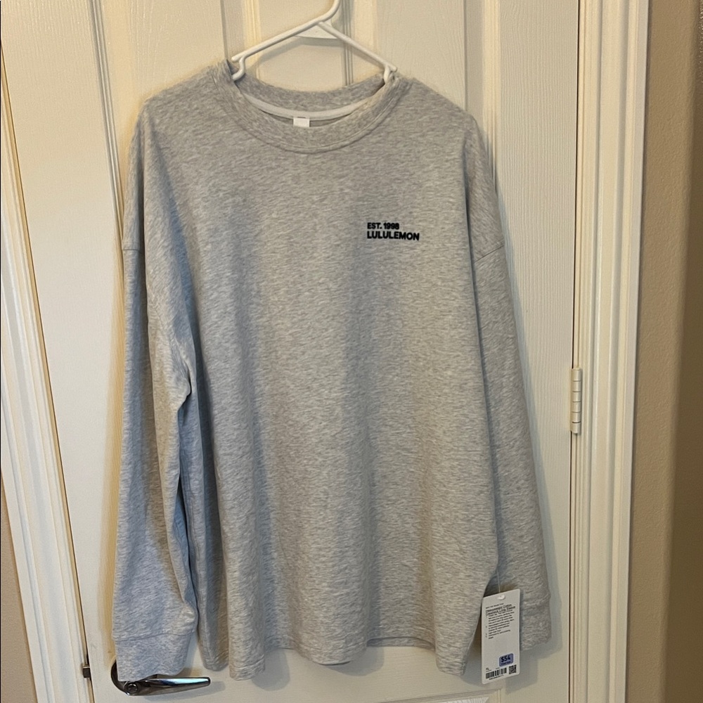 heavyweight cotton crewneck Gray Long Sleeve Tee. NWT XL
